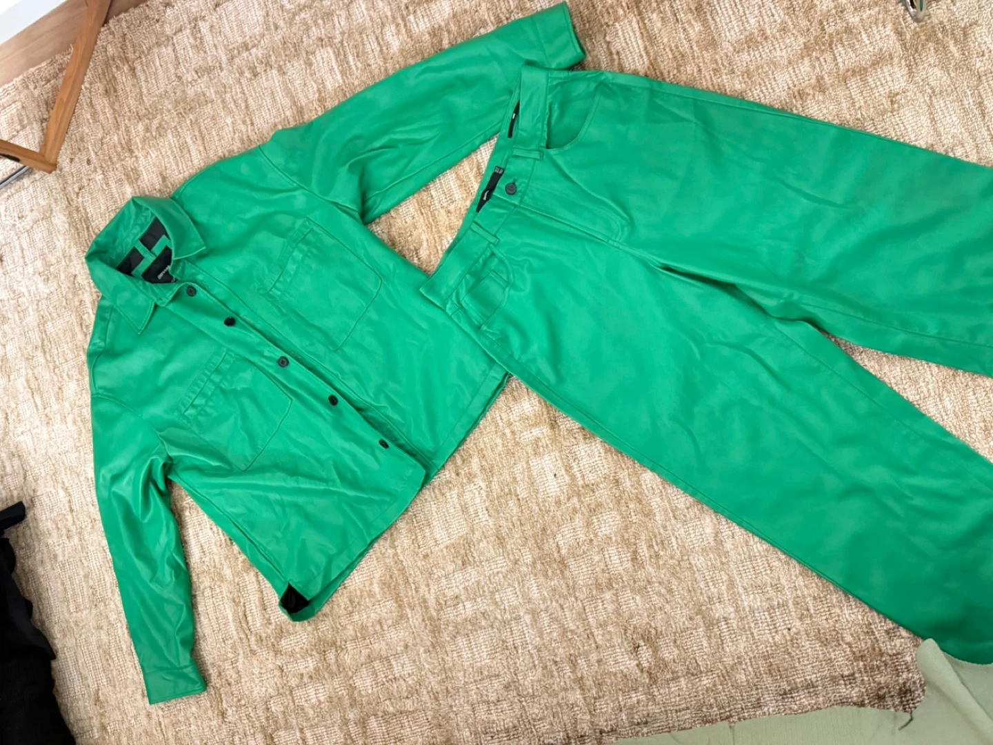 Bershka Green Faux Leather Shirt and Pants Set - photo 2