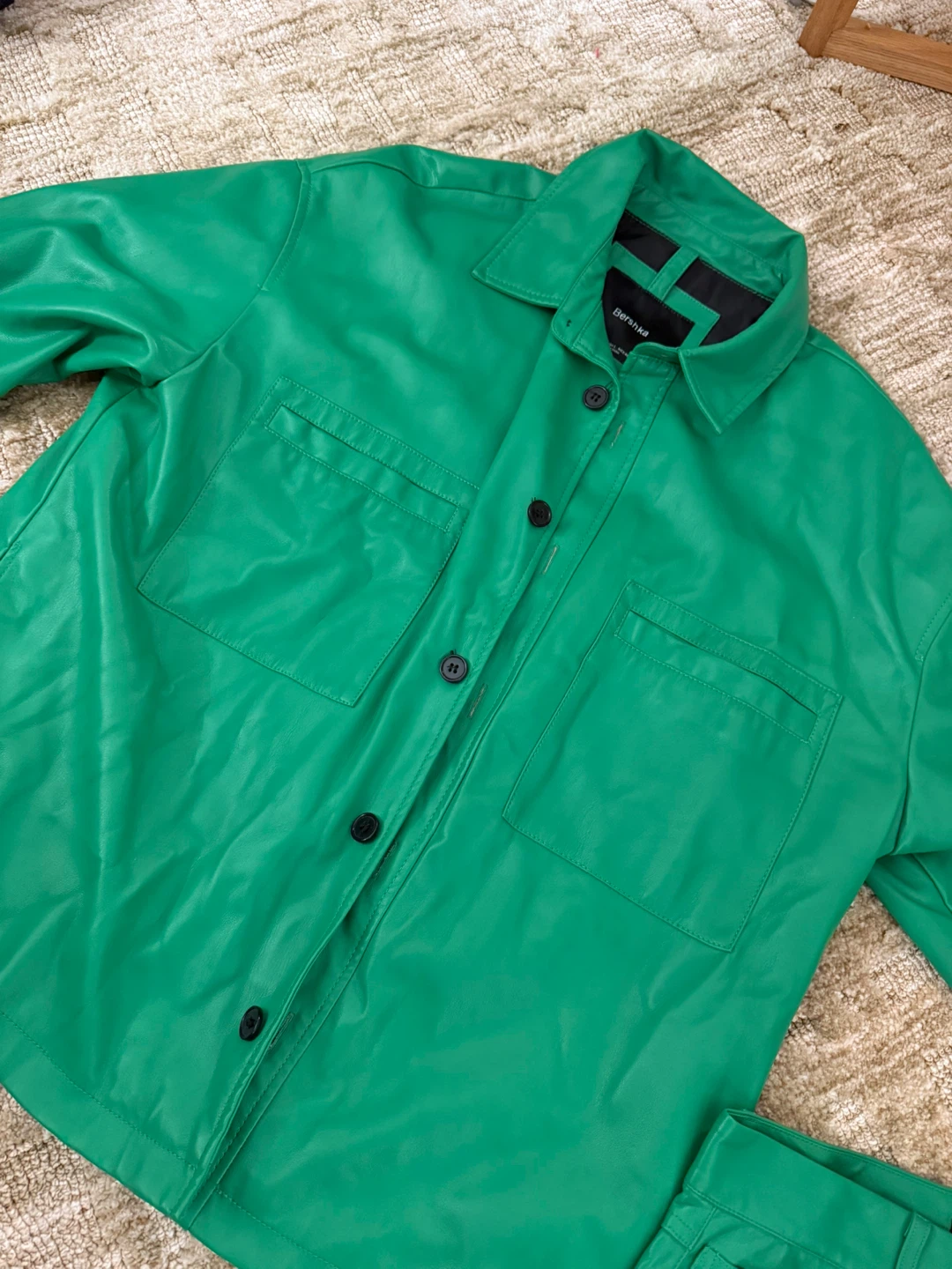 Bershka Green Faux Leather Shirt and Pants Set - photo 3
