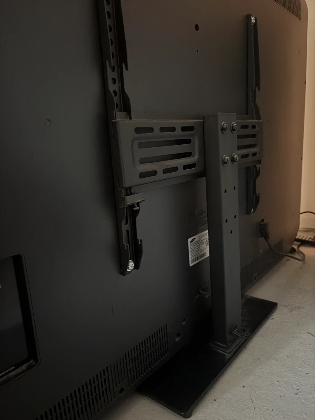 Samsung 40-inch TV with Stand - photo 4