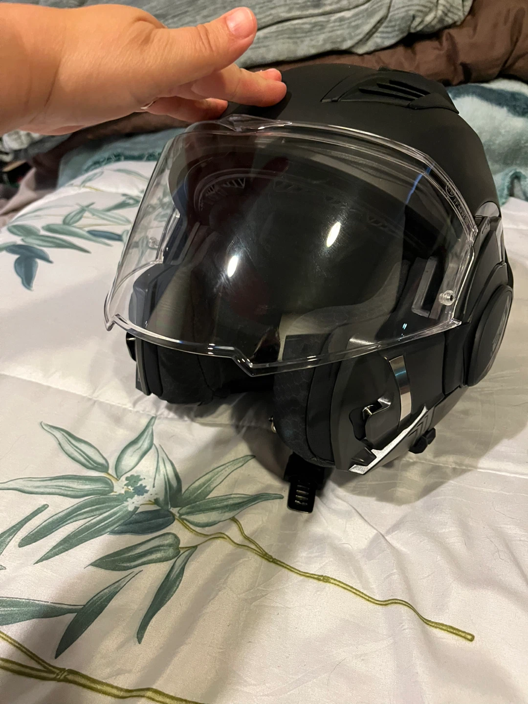 LS2 900 Valiant II Motorcycle Helmet