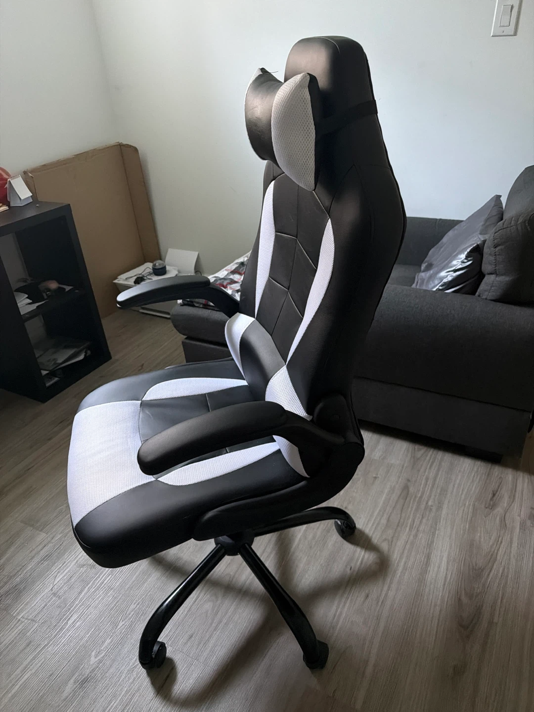 Black and White Gaming Chair - photo 2
