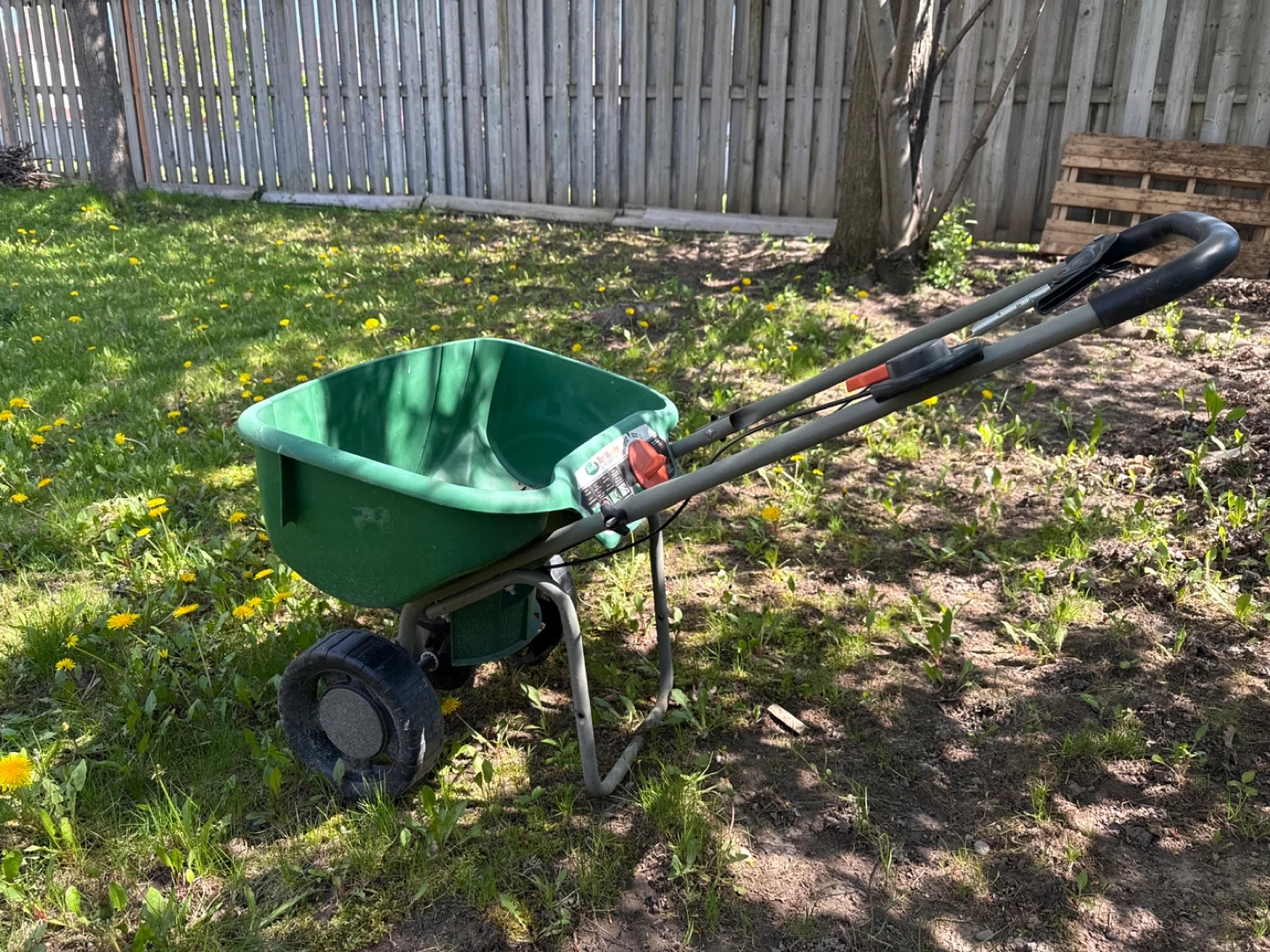 Scotts Turf Builder Lawn Spreader - photo 2