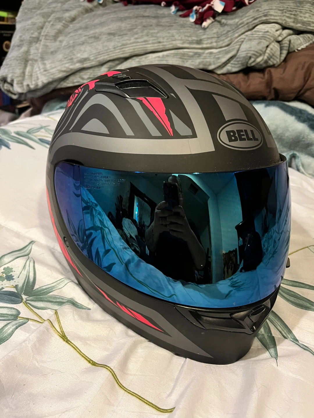 Bell Motorcycle Helmet - Matte Black/Red Graphic