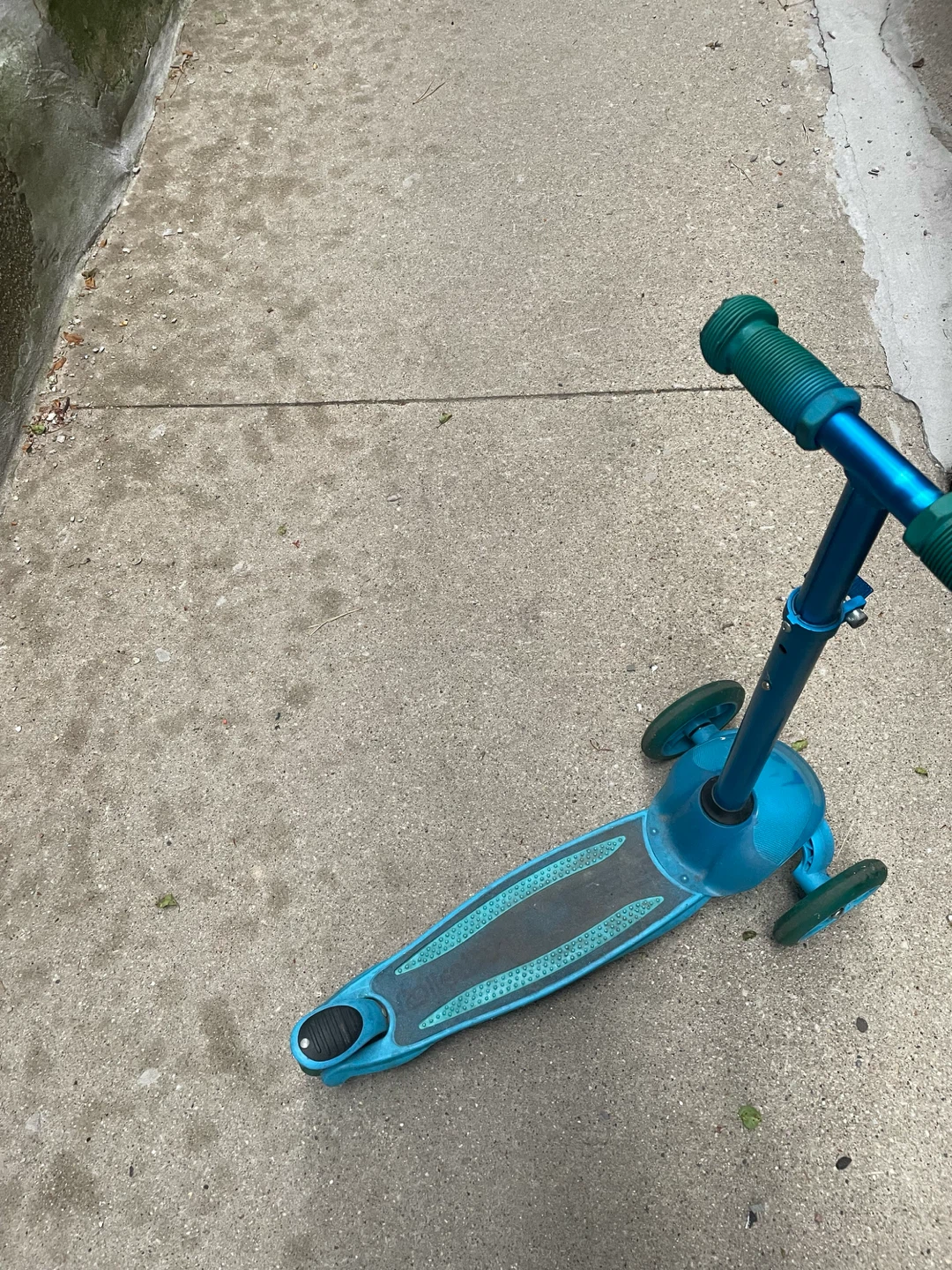 Blue 3-Wheel Scooter for Kids age 2-5 - photo 2