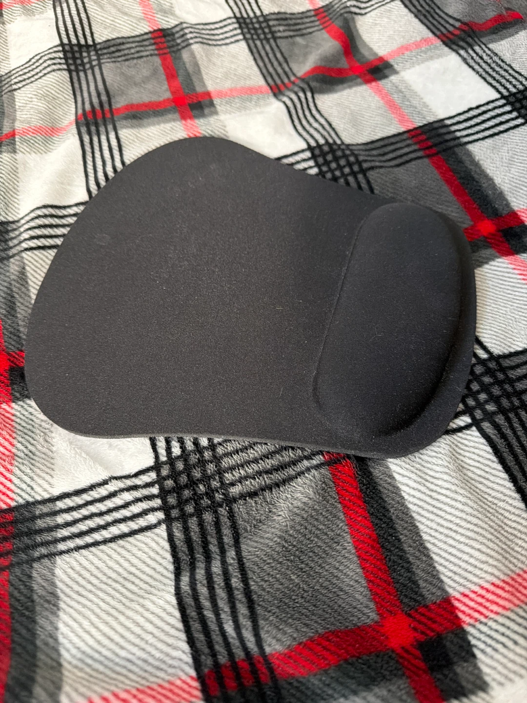Black Ergonomic Mouse Pad with Wrist Support - photo 2