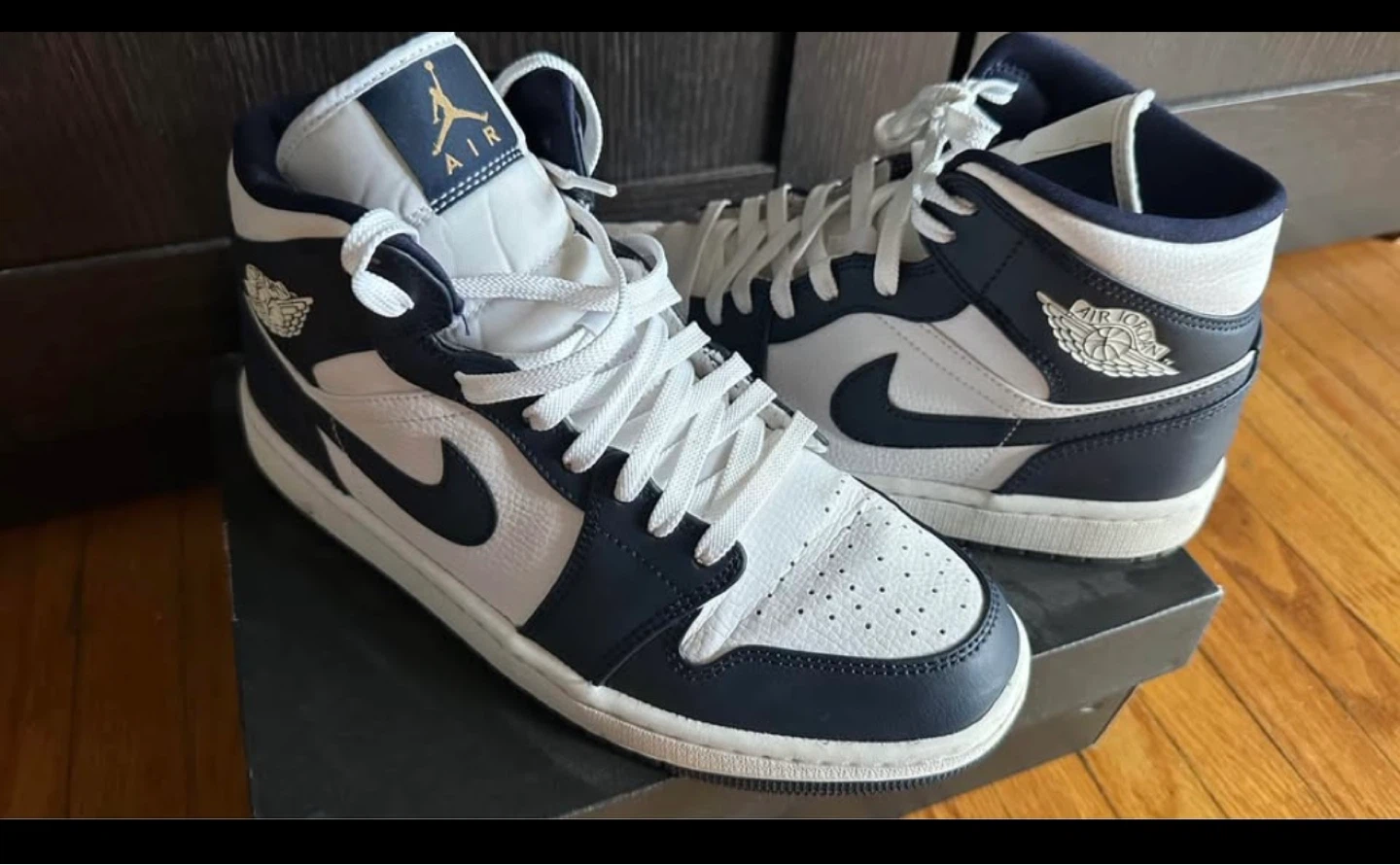 Air Jordan 1 Mid Navy White Sneakers