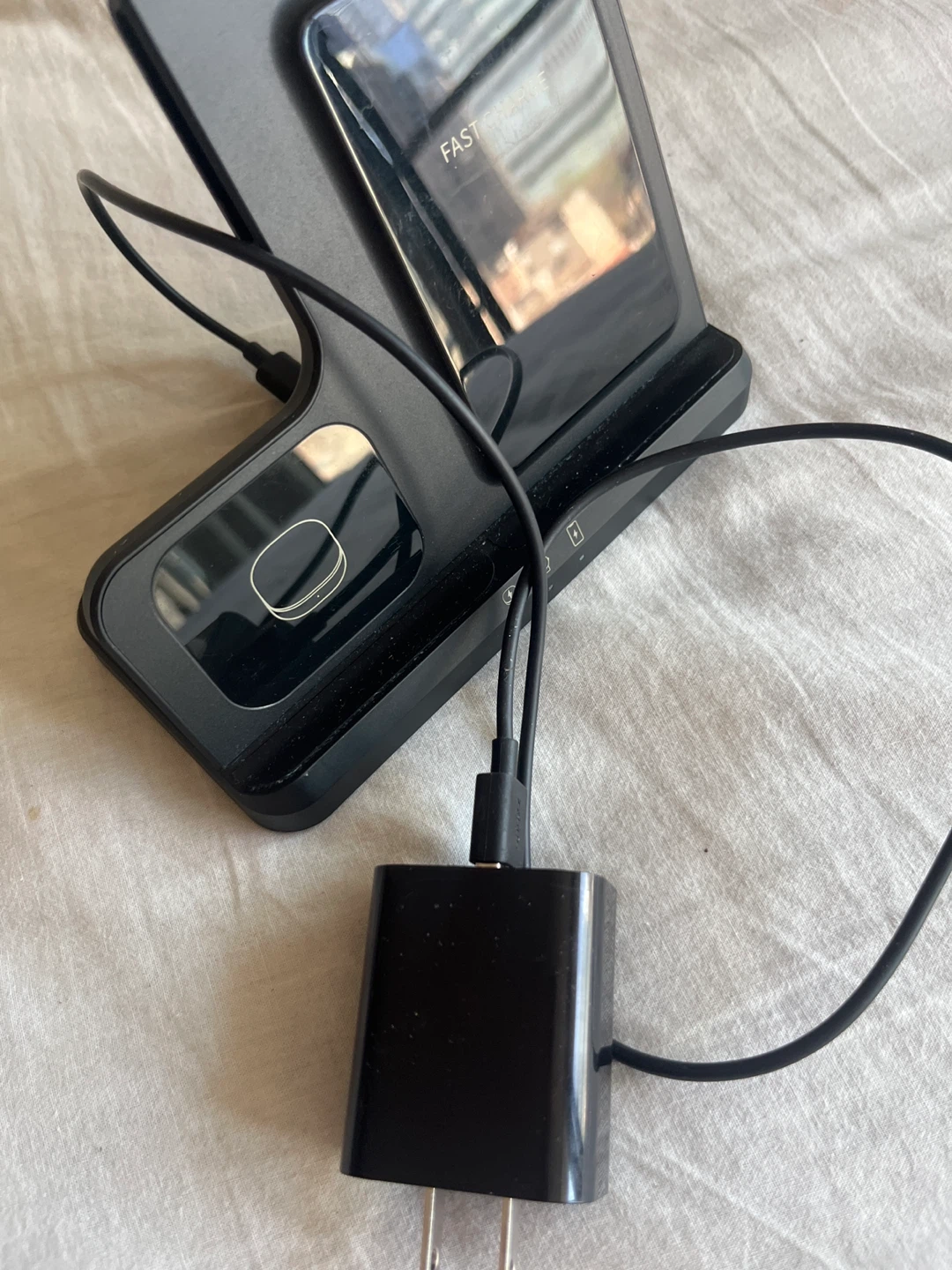 Wireless Charging Station - photo 4