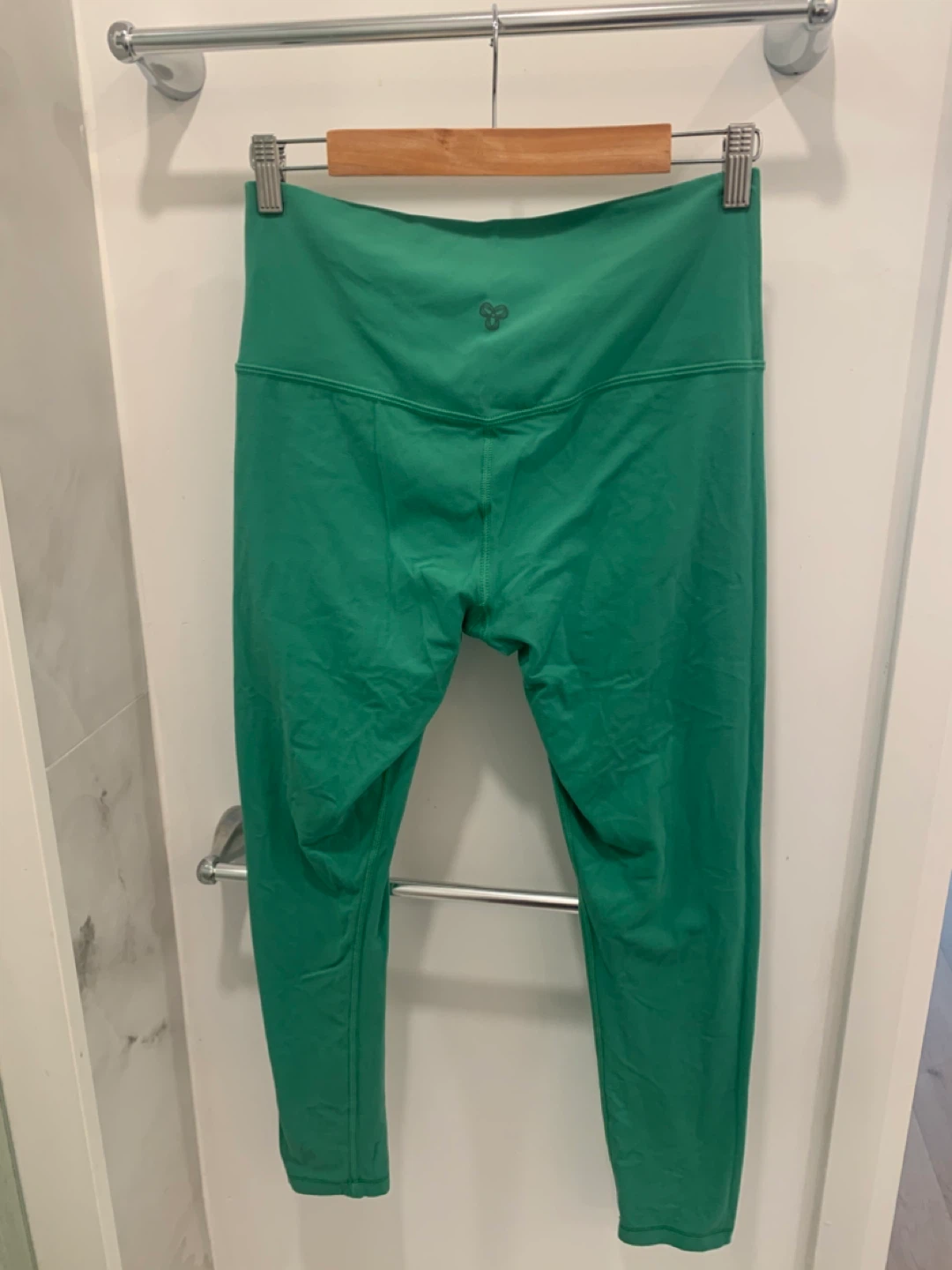 🍀💚 Aritzia Tna Butter Action Green Leggings Size L 💚🍀