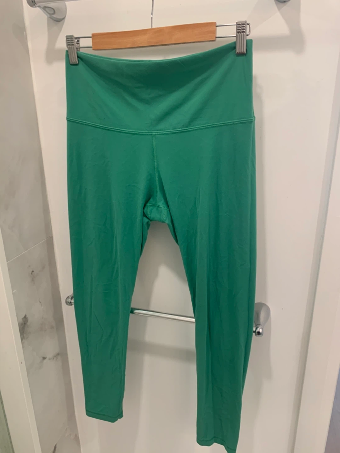 🍀💚 Aritzia Tna Butter Action Green Leggings Size L 💚🍀 - photo 3