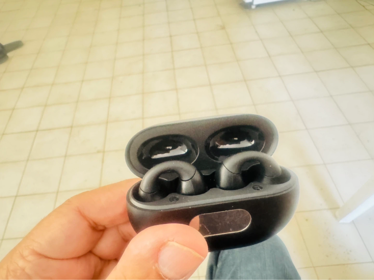 Wireless earbuds