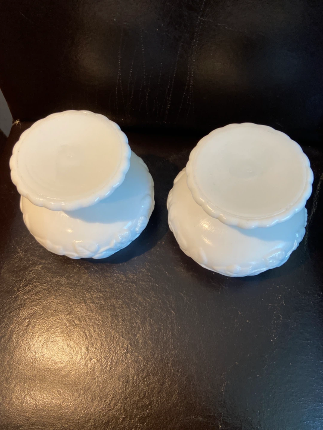 VINTAGE White Ceramic Pedestal vases - photo 3