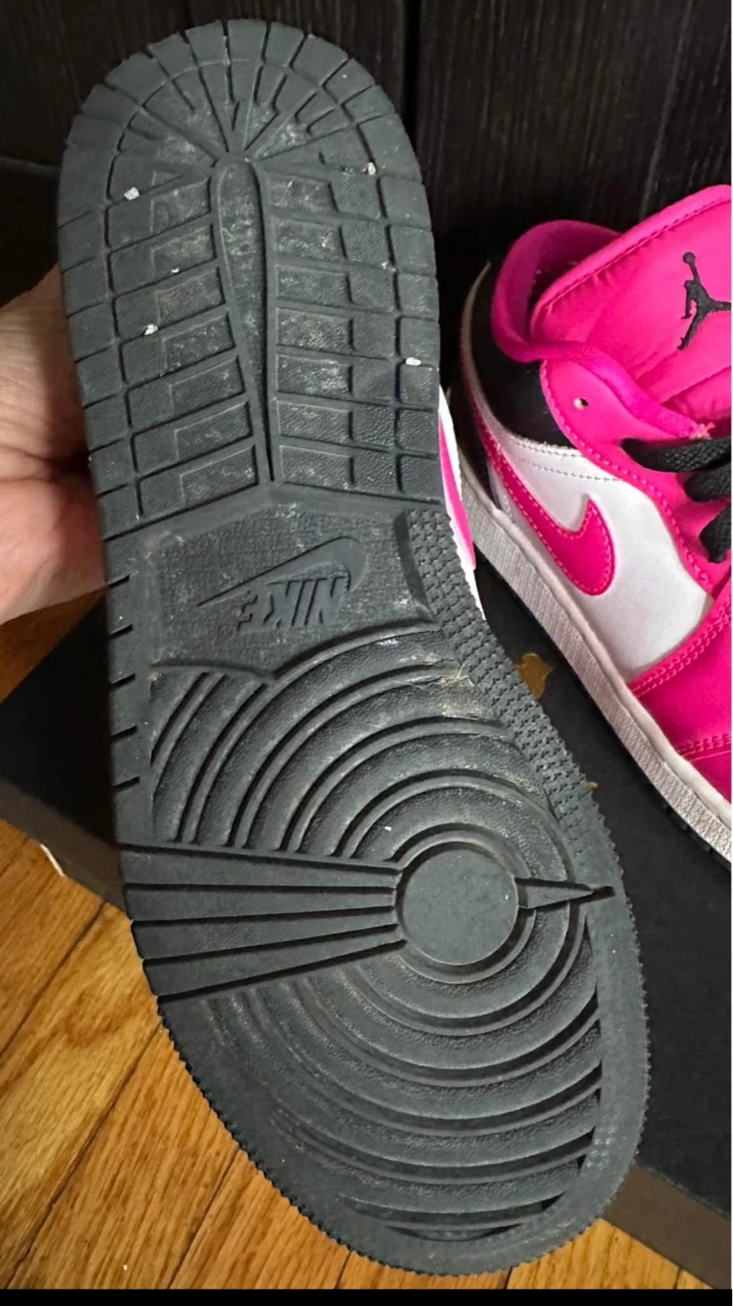 Jordan 1 Mid SE GS Pink White Black Youth Size 5Y - photo 3