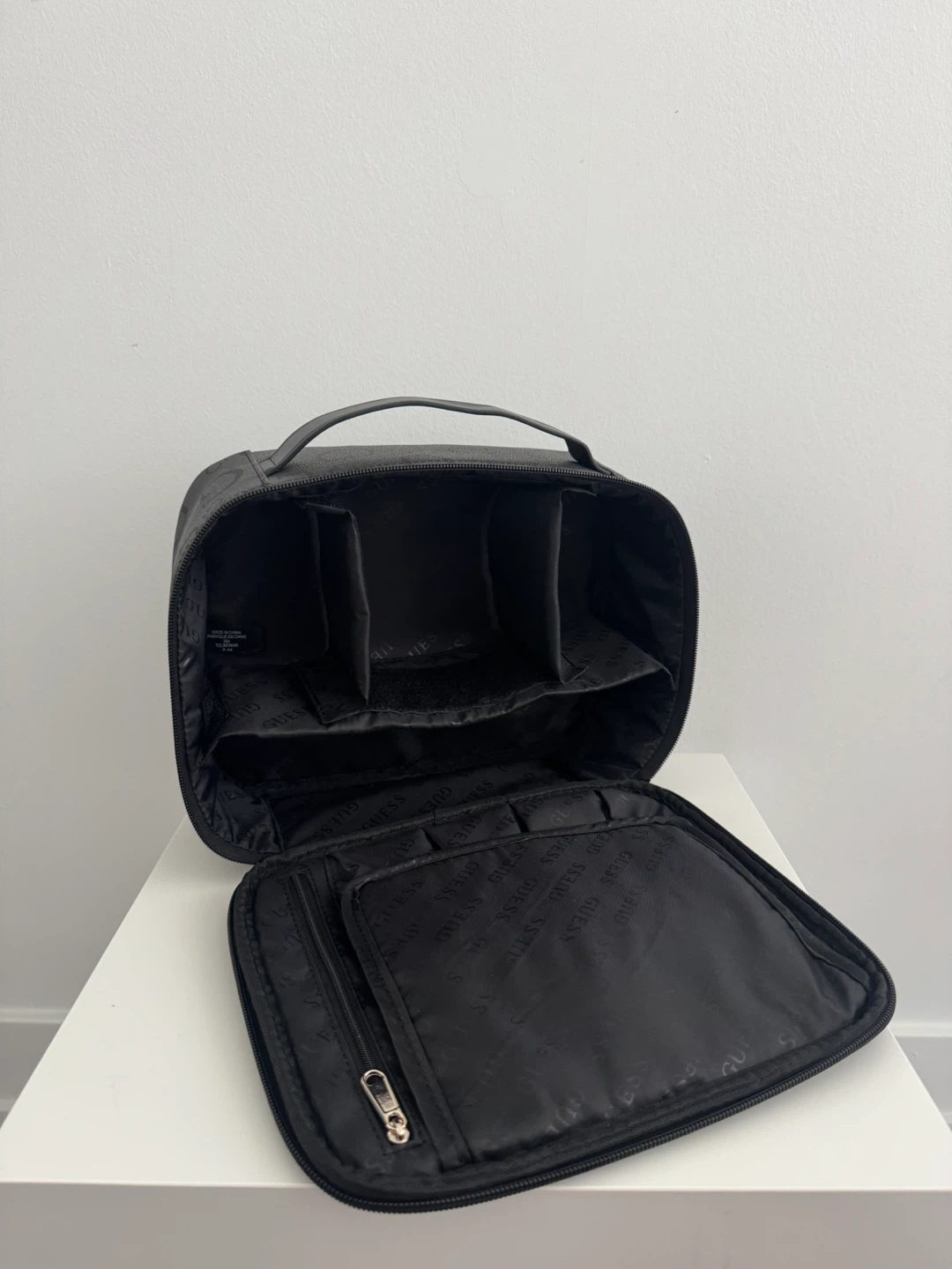 Guess Cosmetic Bag - photo 3