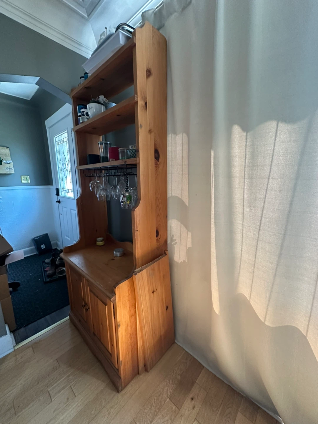 Compact kitchen hutch in excellent shape - photo 3