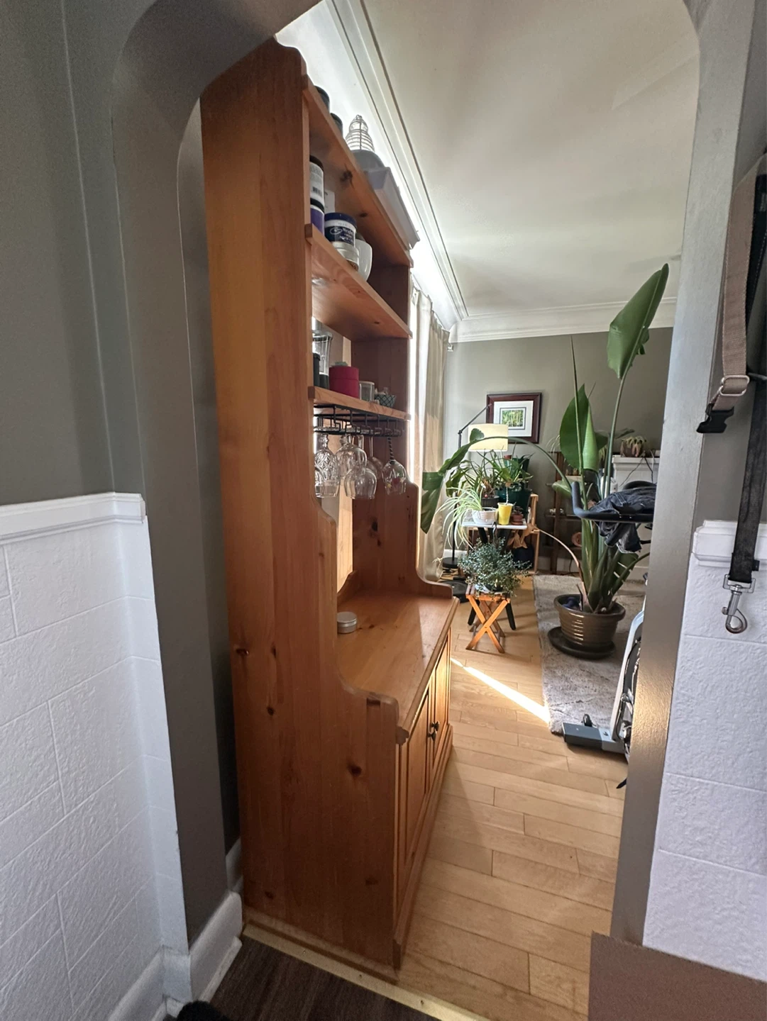 Compact kitchen hutch in excellent shape - photo 2