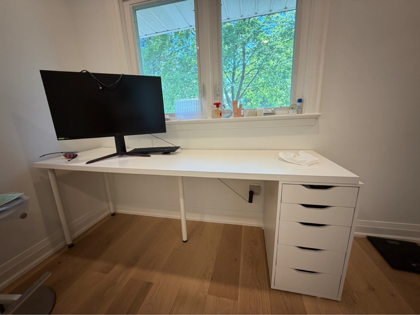 IKEA MICKE Desk with 5-Drawer Alex Unit