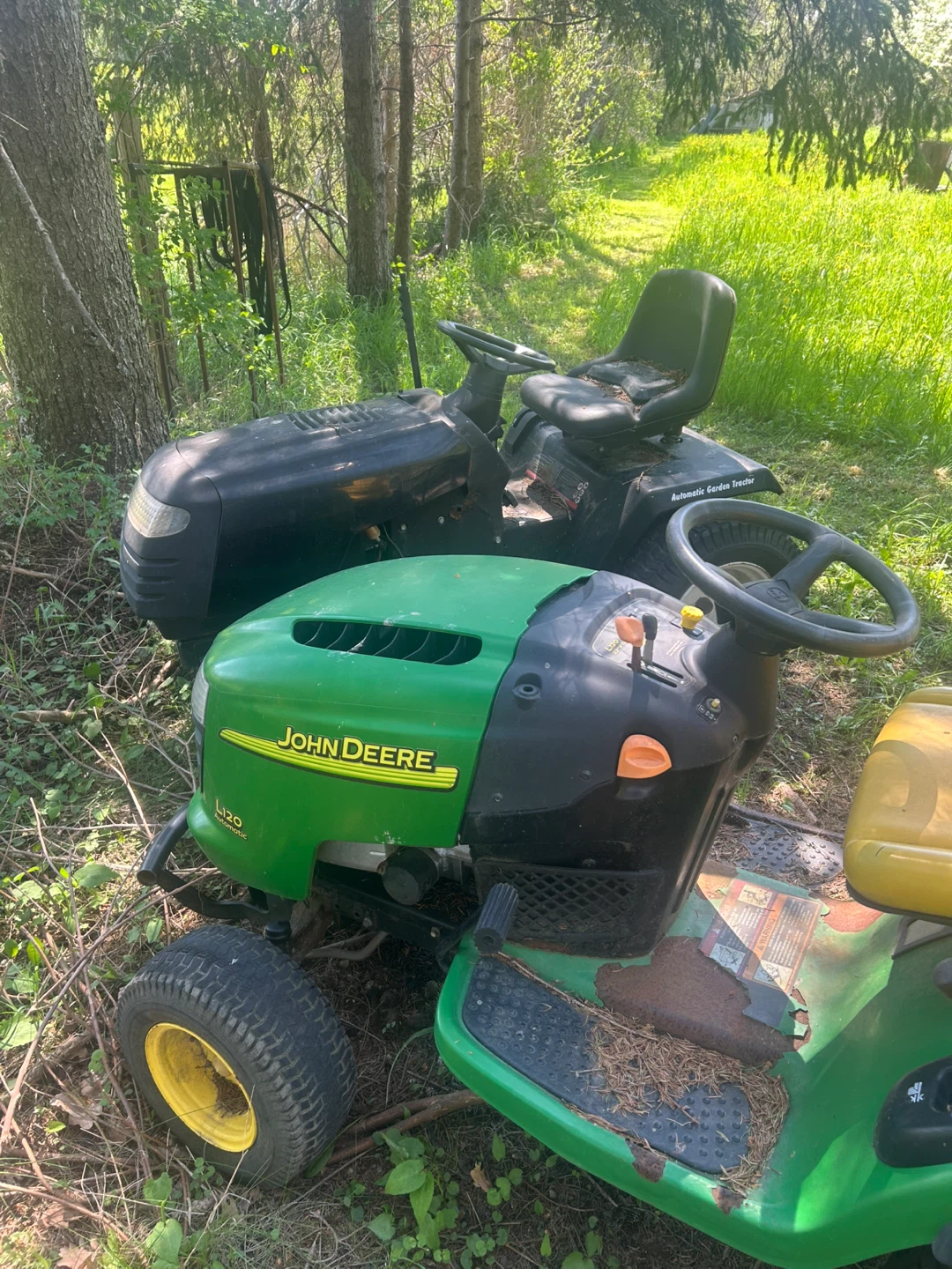 2 Tractor Lawn Mowers John Deere & Poulan - photo 2