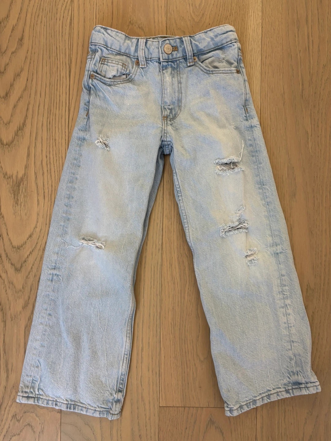 ZARA Girls Light Wash Distressed Jeans Size 6-7 (CM 122)