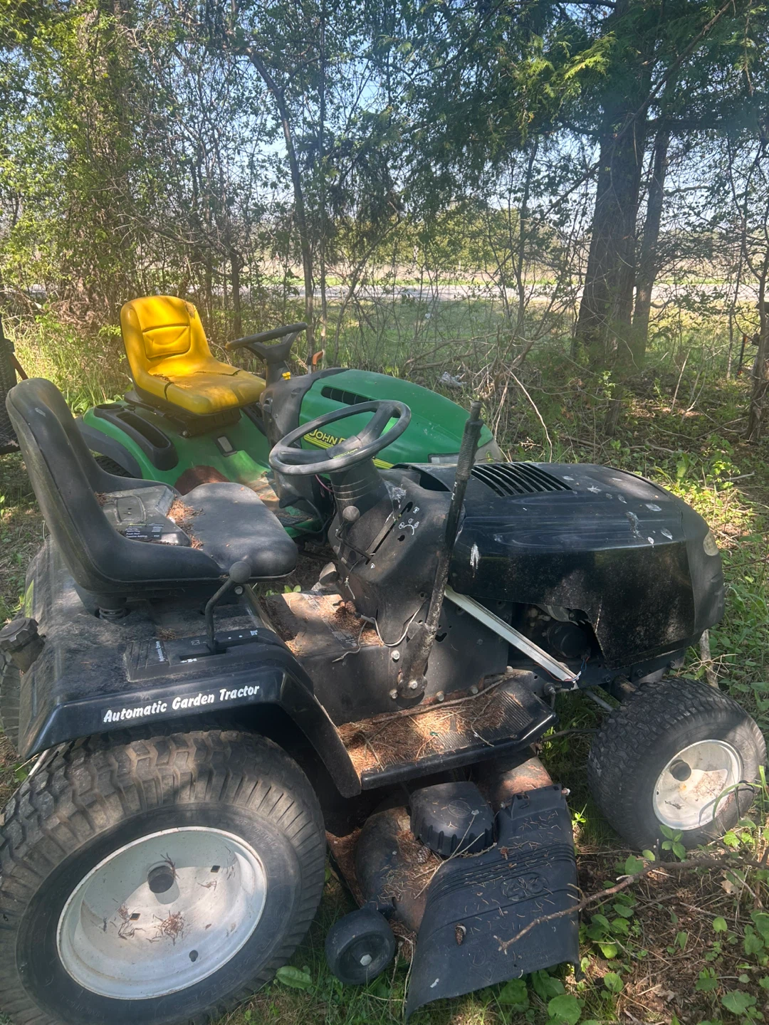 2 Tractor Lawn Mowers John Deere & Poulan - photo 3