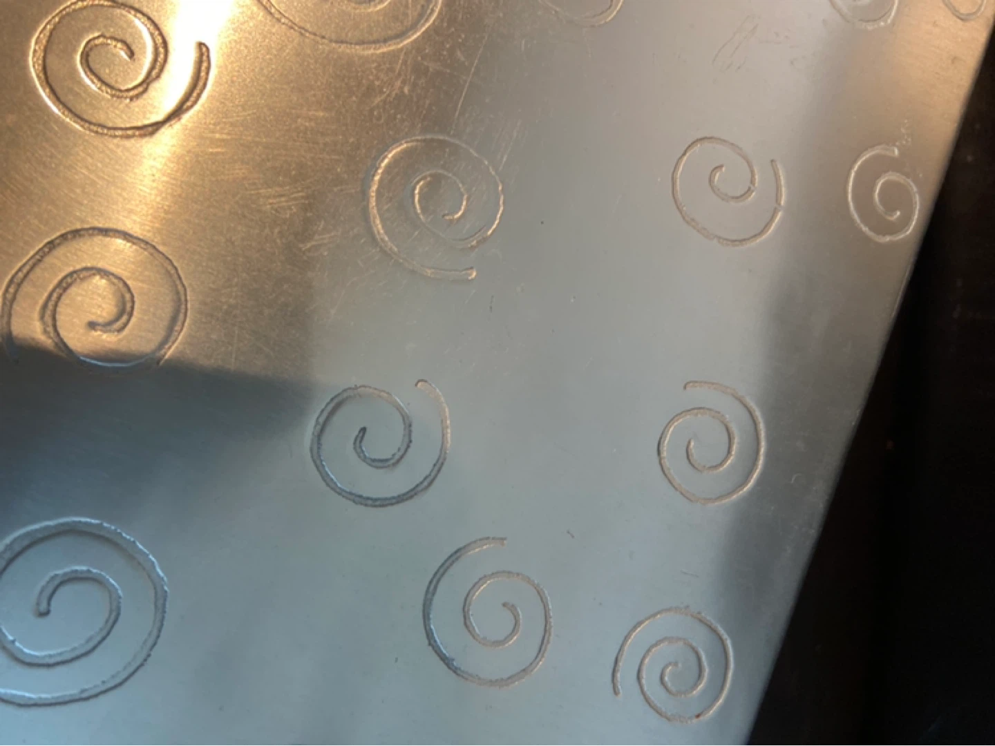 Metal container with Swirl Design - photo 4