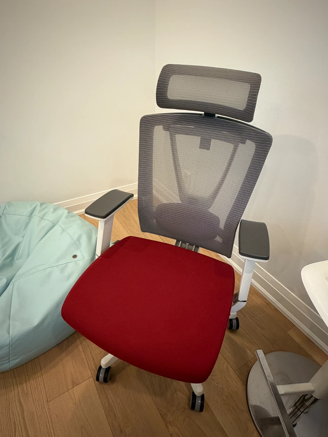 Ergonomic Office Chair - Red Mesh