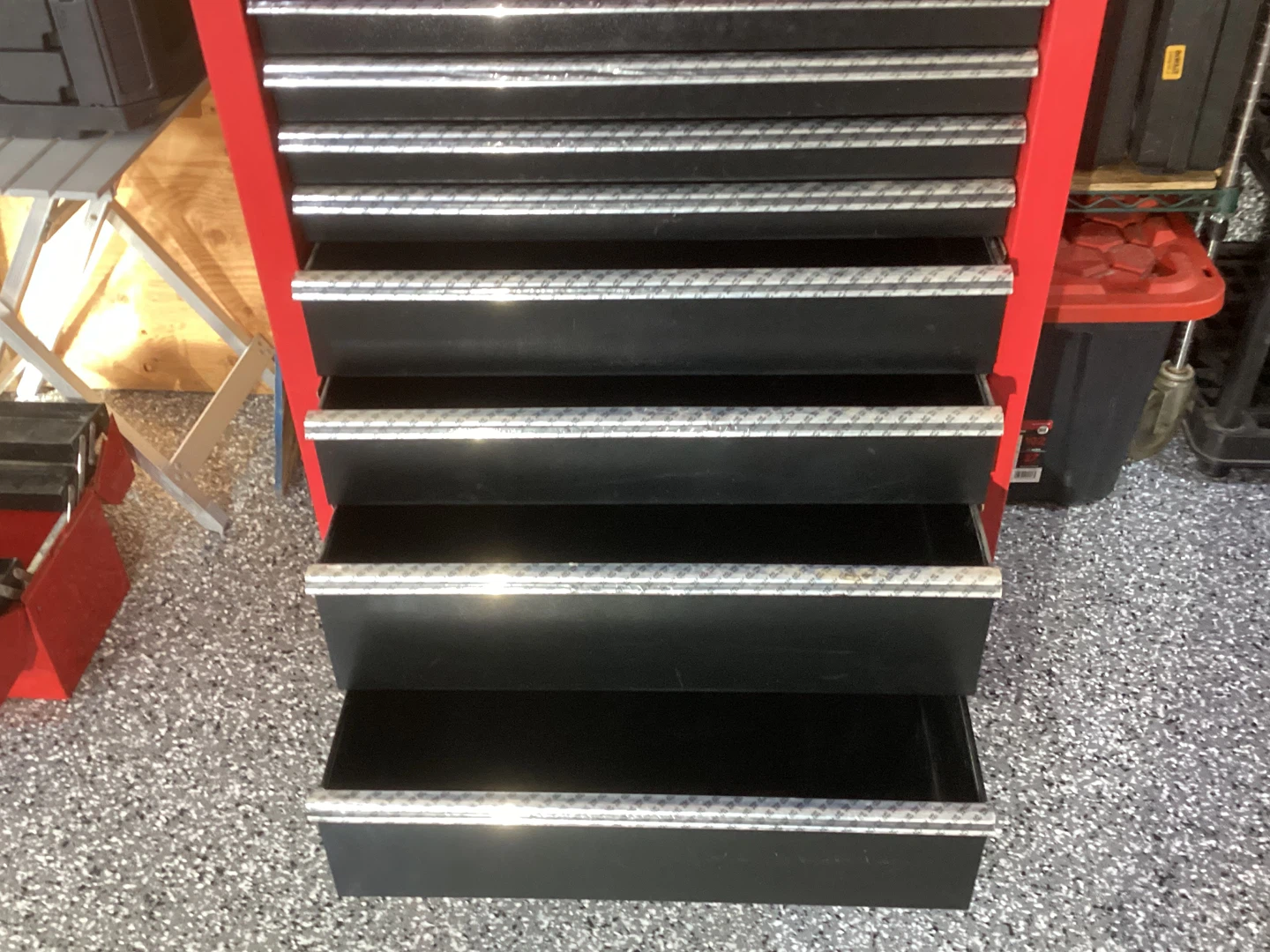 Craftsman Red and Black Rolling Tool Chest - photo 2