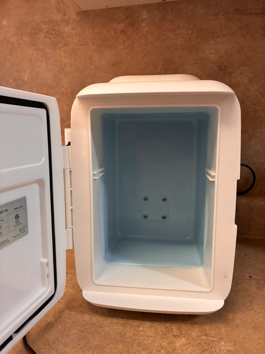 Cooluli Classic 4L Mini Fridge - photo 2