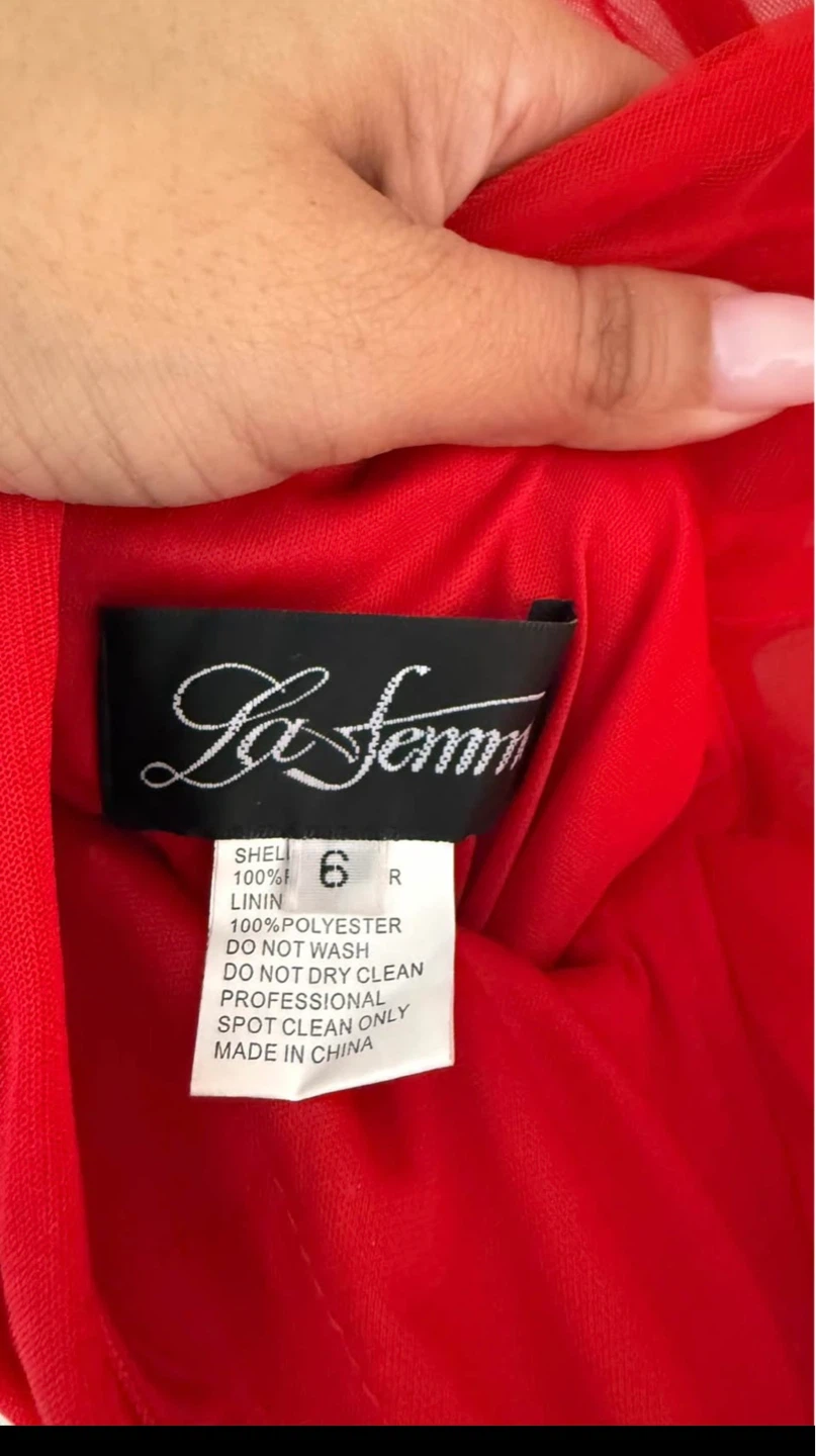 La Femme Red Strapless Ruched Gown Size 6 - photo 3