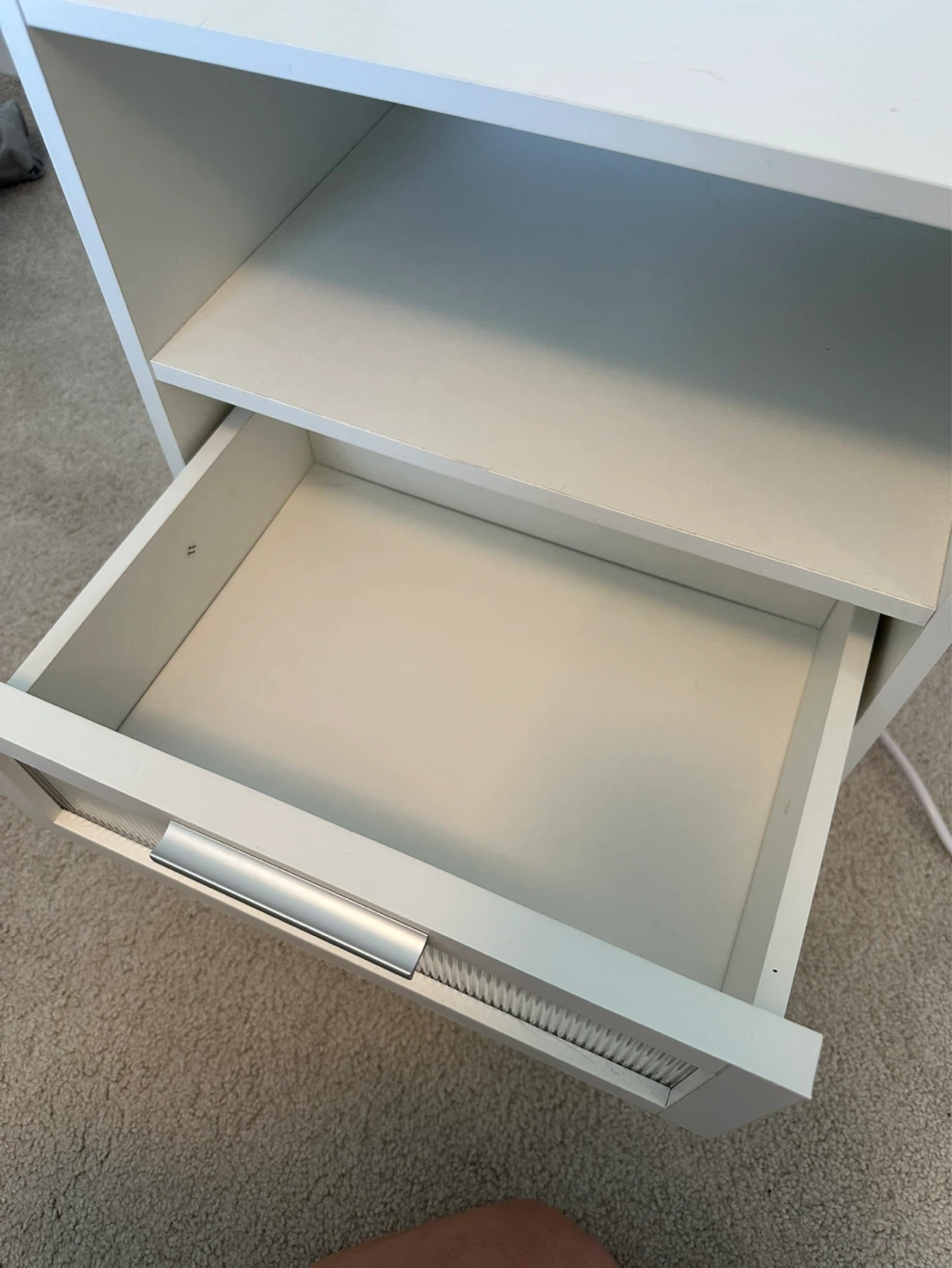 White night stand with charging ports - photo 3