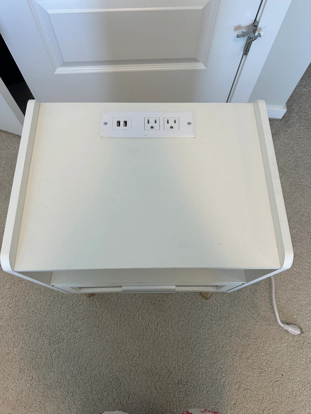 White night stand with charging ports - photo 2