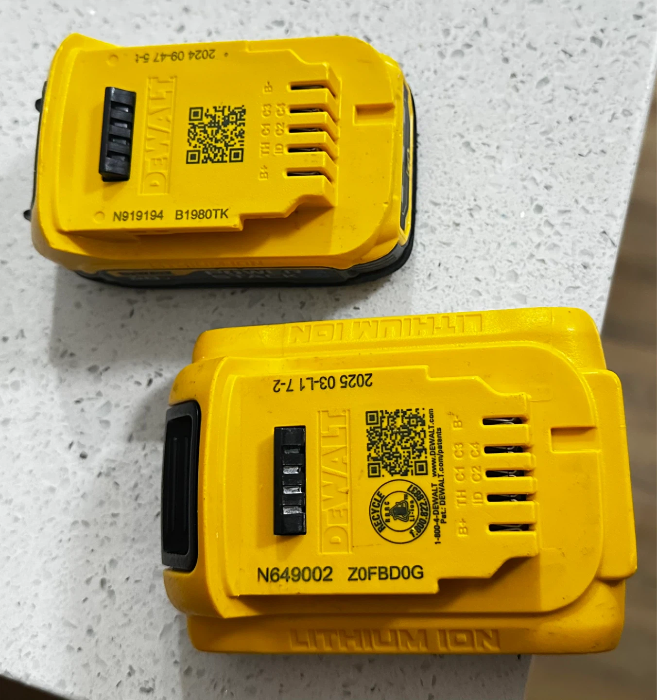 2x DeWalt 20V Lithium Ion Batteries - photo 2