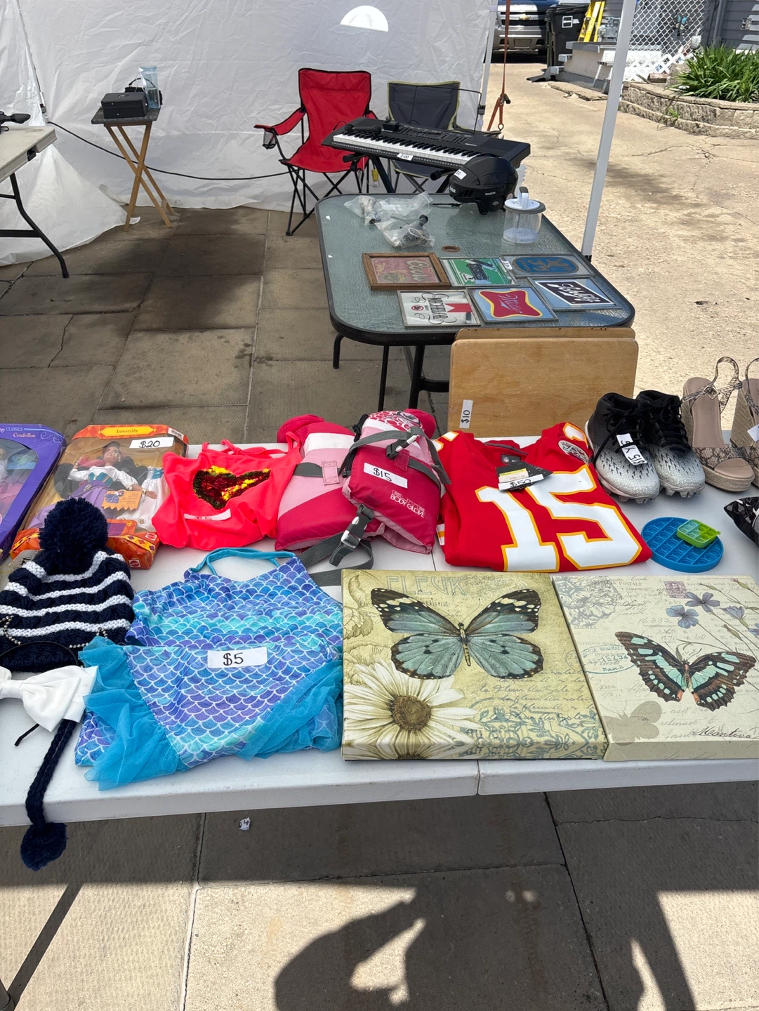 Assorted items at yard sale - photo 2
