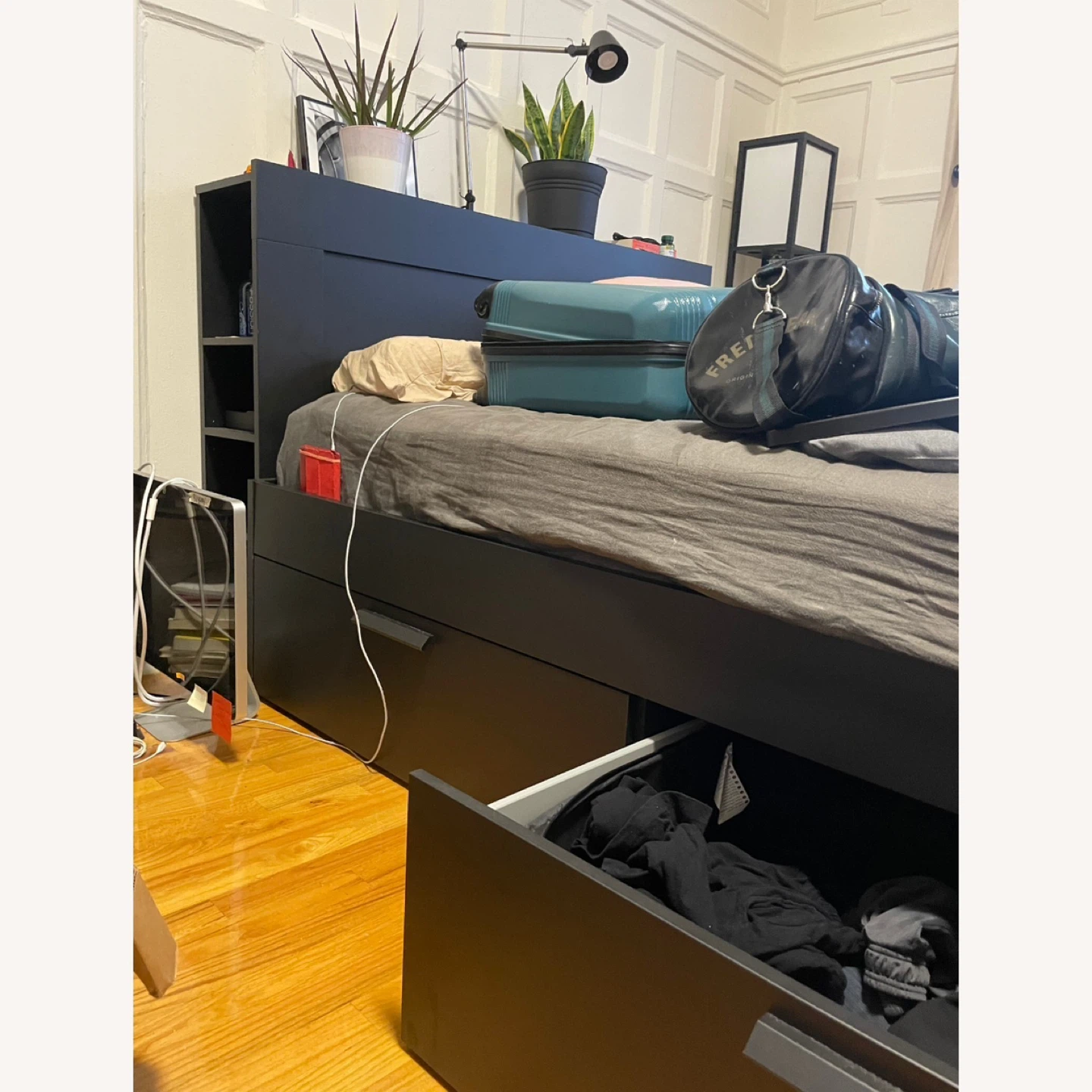 Excellent condition Queen bed frame +Free delivery - photo 2