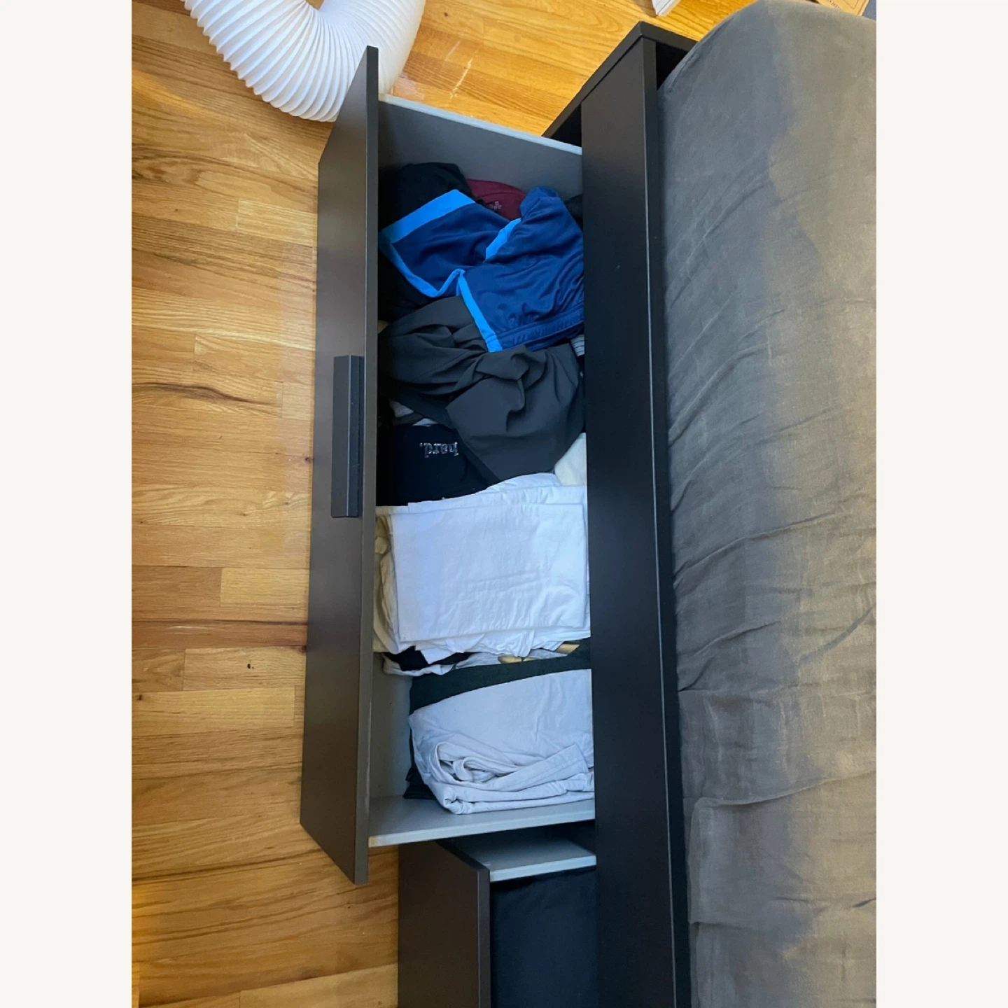 Excellent condition Queen bed frame +Free delivery - photo 4