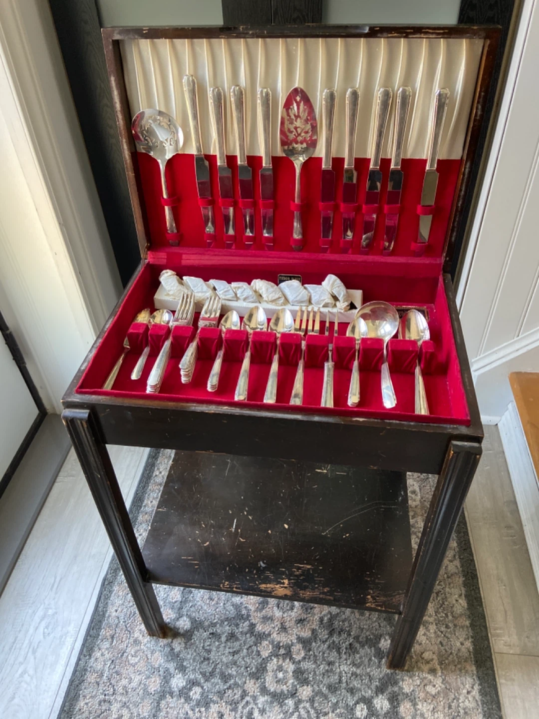 VINTAGE Oneida Community Silversmiths Tudor Plate Silverware Set