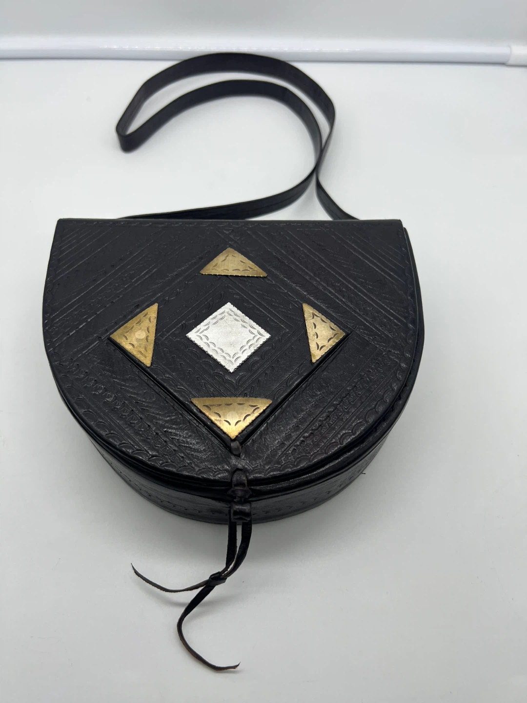 Hand Crafted Leather Bronze Plate Small Shoulder Bag - photo 2