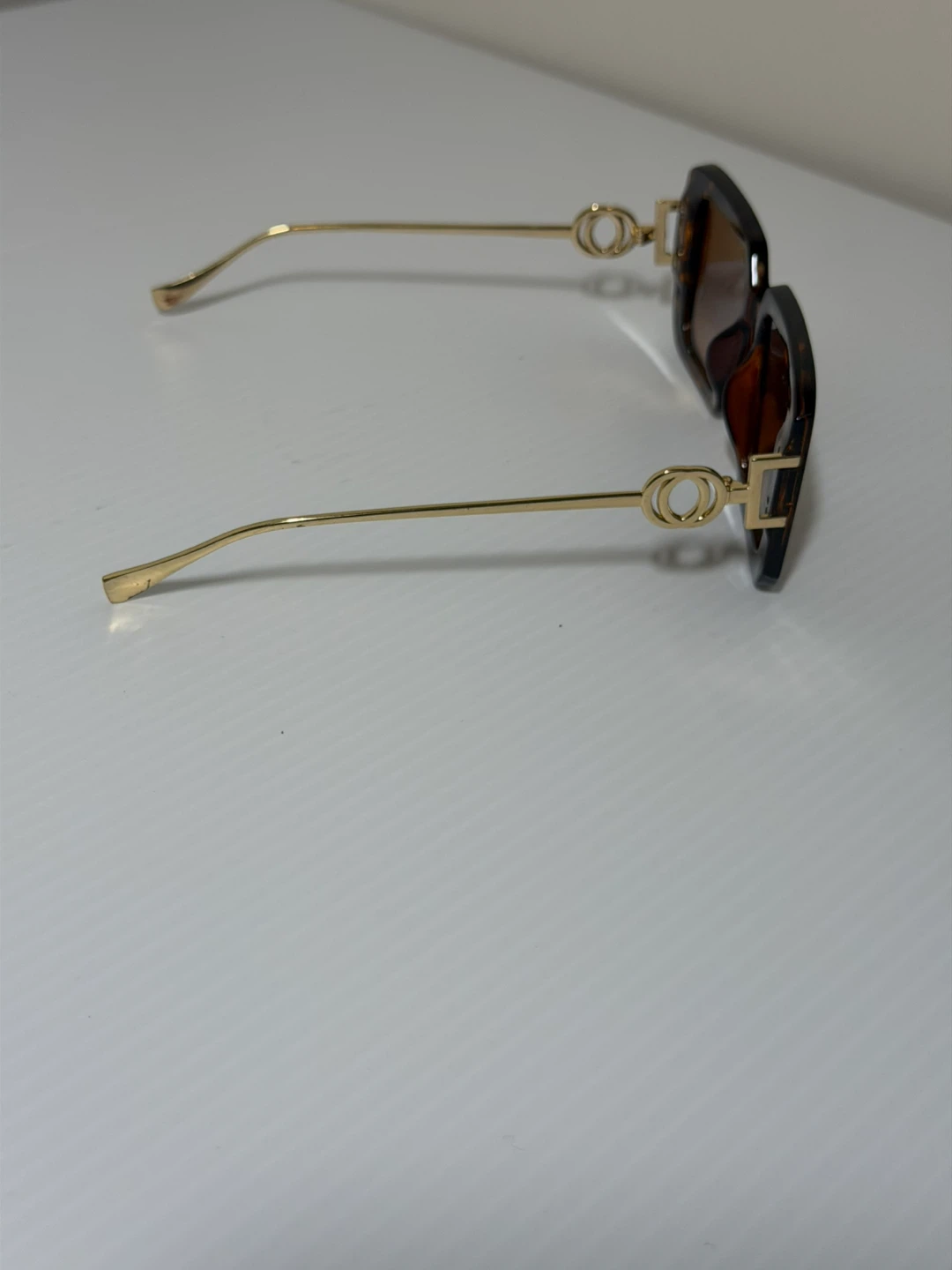Gucci Square Tortoiseshell Sunglasses with Gold Accents - photo 3