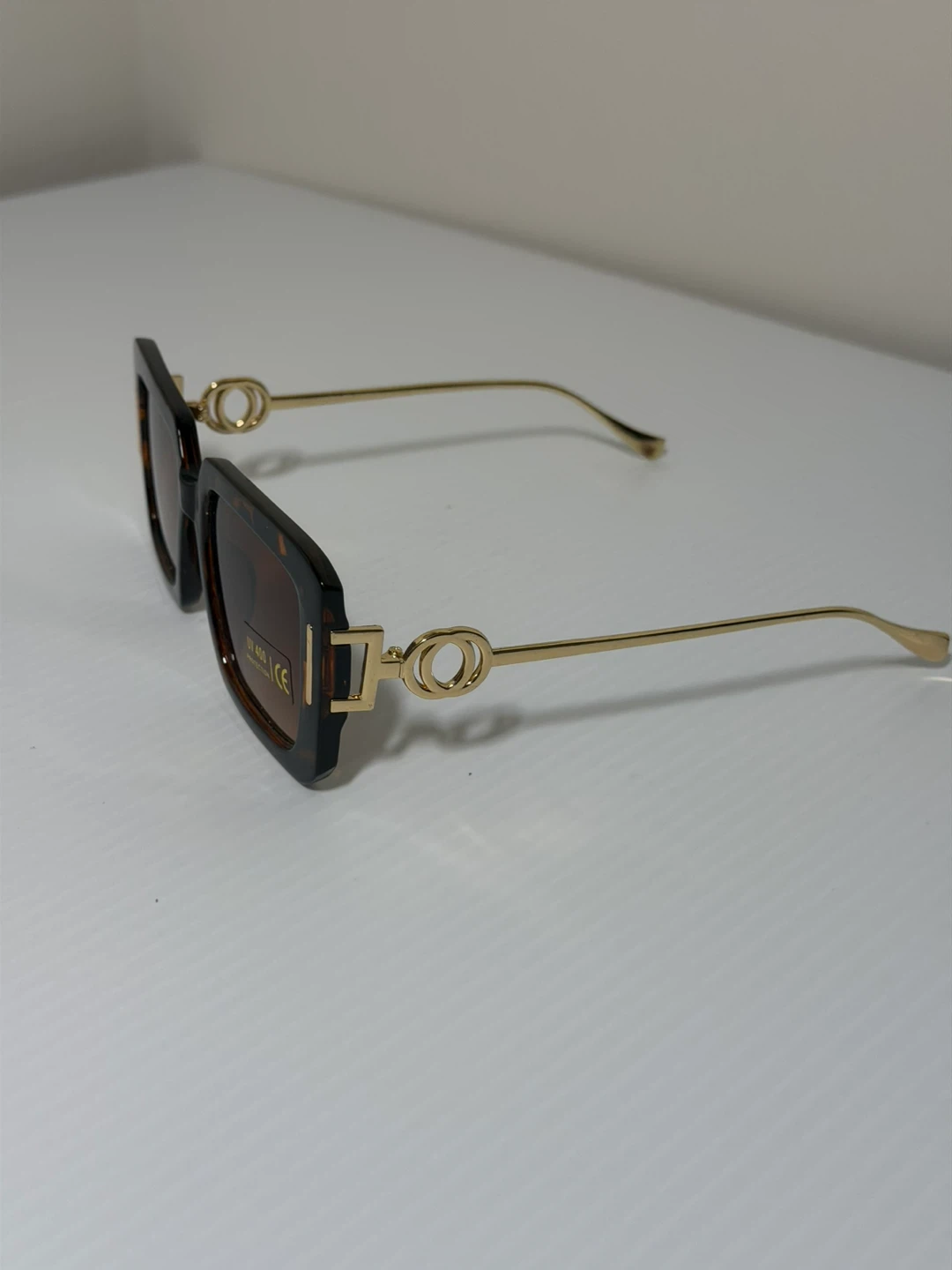 Gucci Square Tortoiseshell Sunglasses with Gold Accents - photo 2