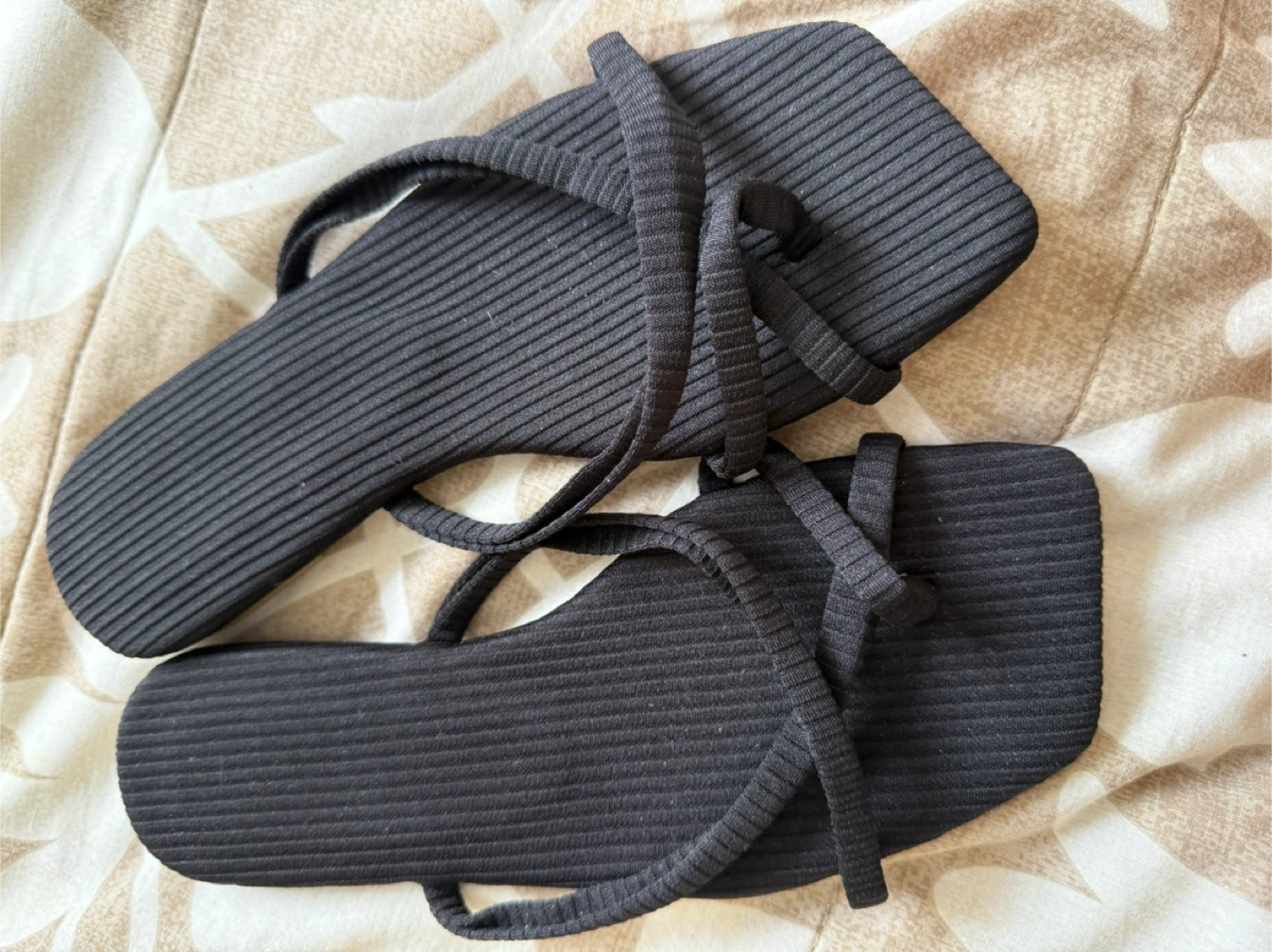 Black Ribbed Strappy Flat Sandals - photo 3