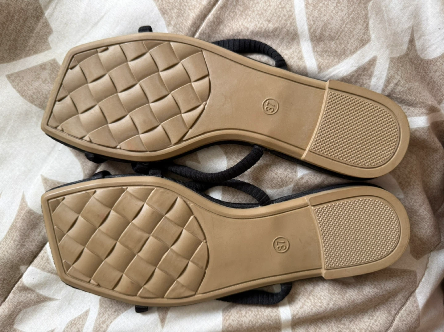 Black Ribbed Strappy Flat Sandals - photo 2