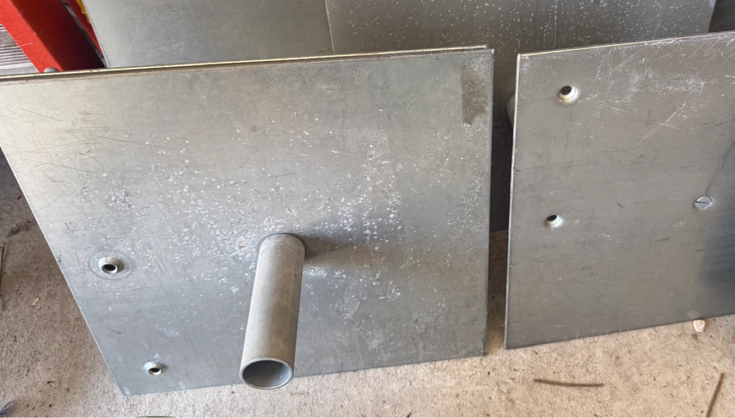 Metal base with tube