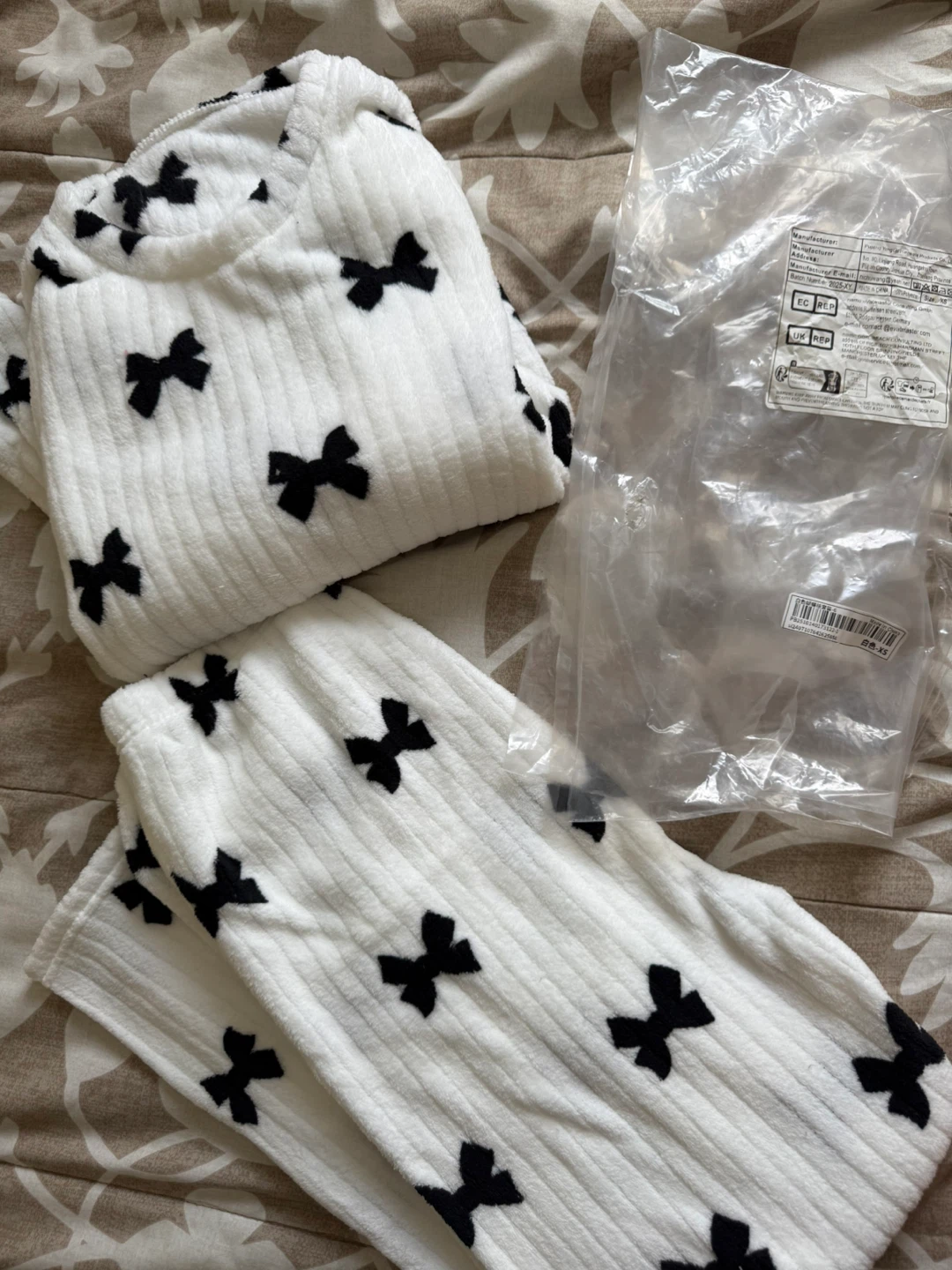White Ribbed Pajama Set with Black Bows - photo 2