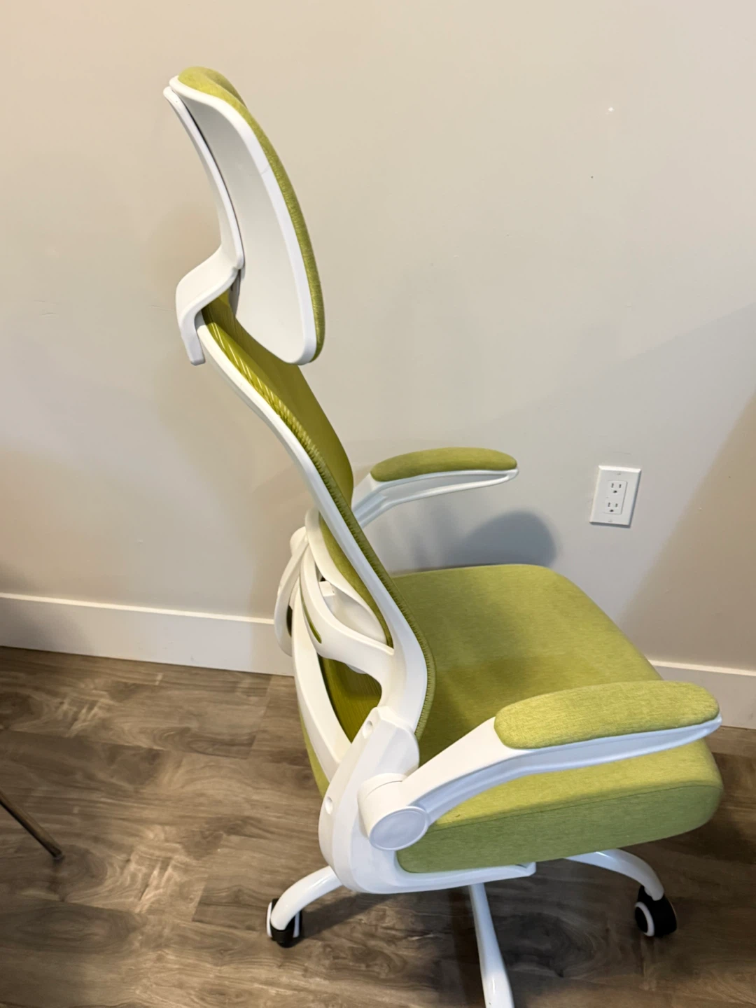 Ergonomic High-Back Office Chair — Green & White - photo 3
