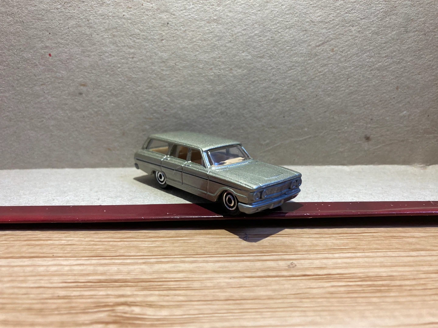 Matchbox Loose / 1964 Ford Fairlane / Silver