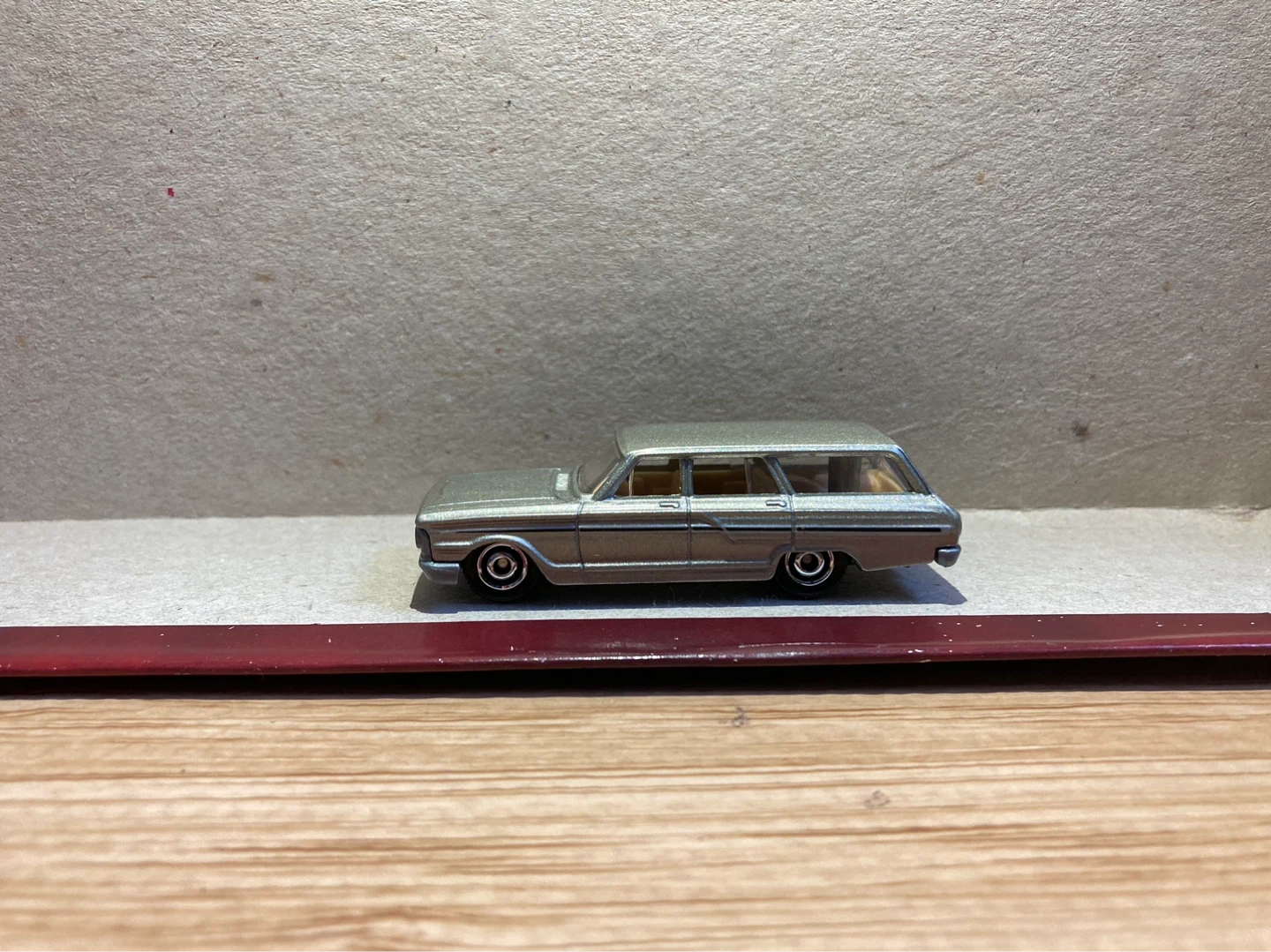 Matchbox Loose / 1964 Ford Fairlane / Silver - photo 3