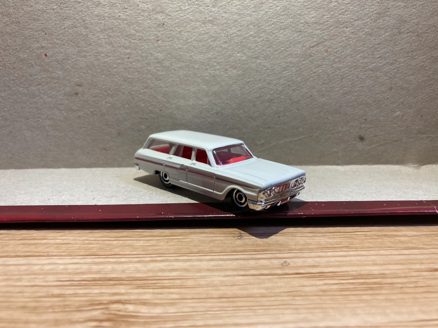 Matchbox Loose / 1964 Ford Fairlane / White