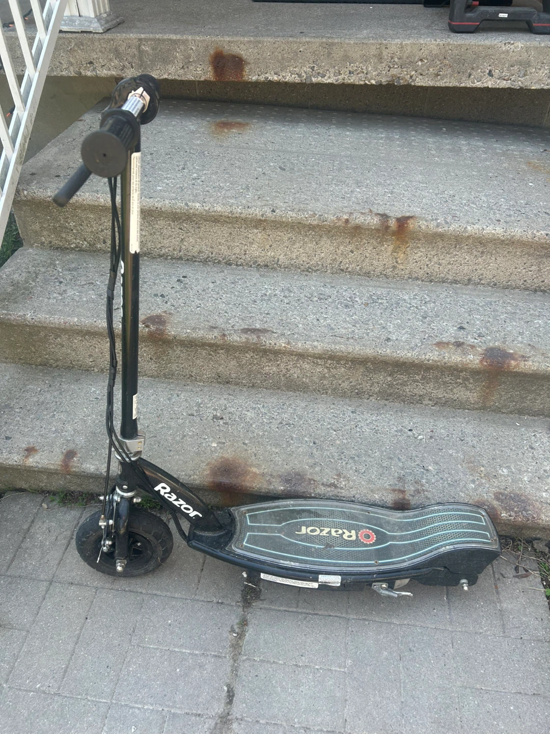 Razor E100 Electric Scooter - photo 2