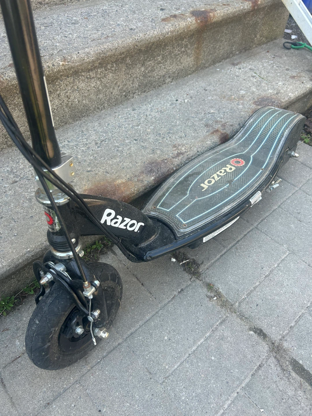 Razor E100 Electric Scooter - photo 3