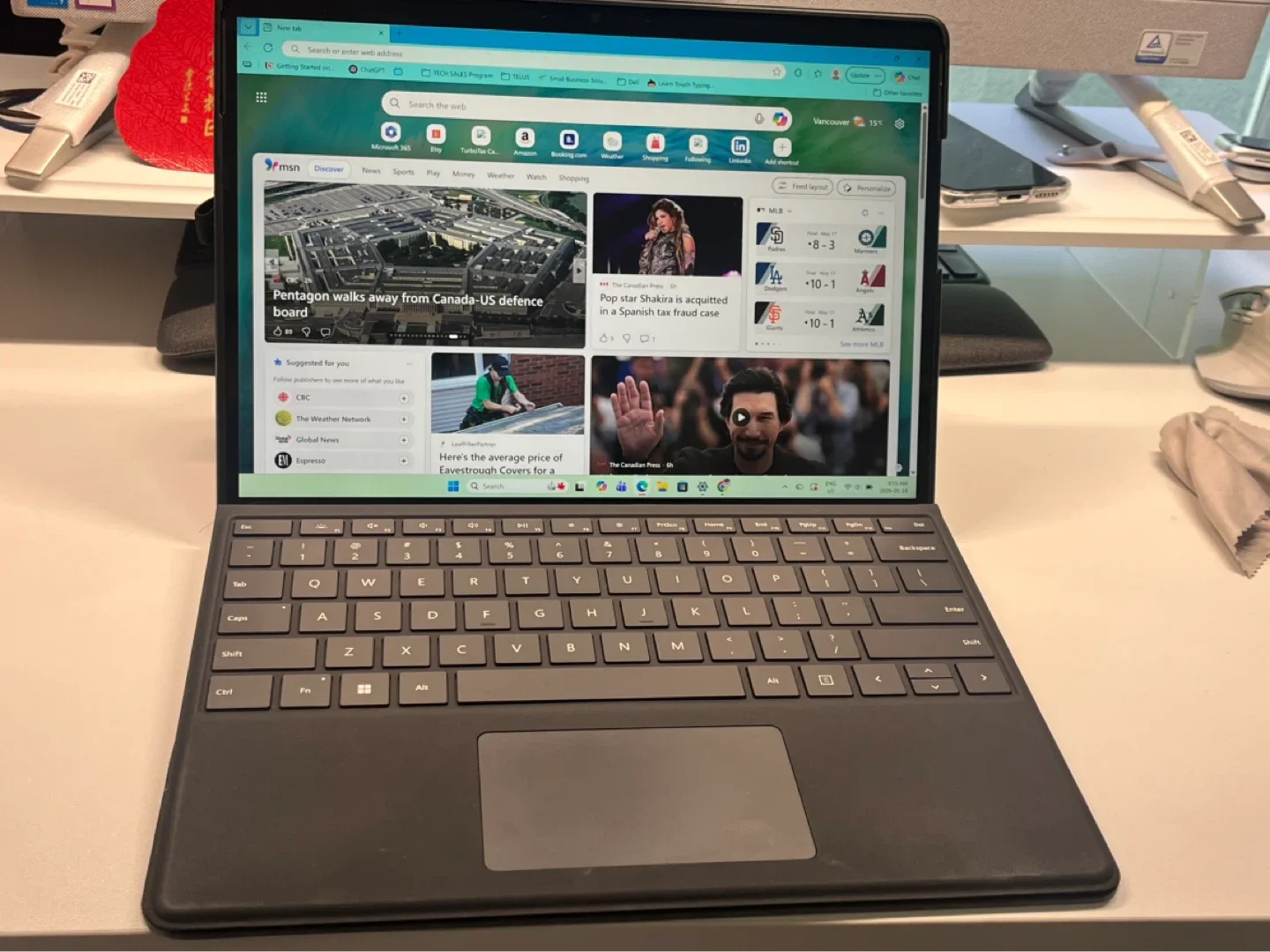 Surface Pro 9 Work Station Bundle - photo 3