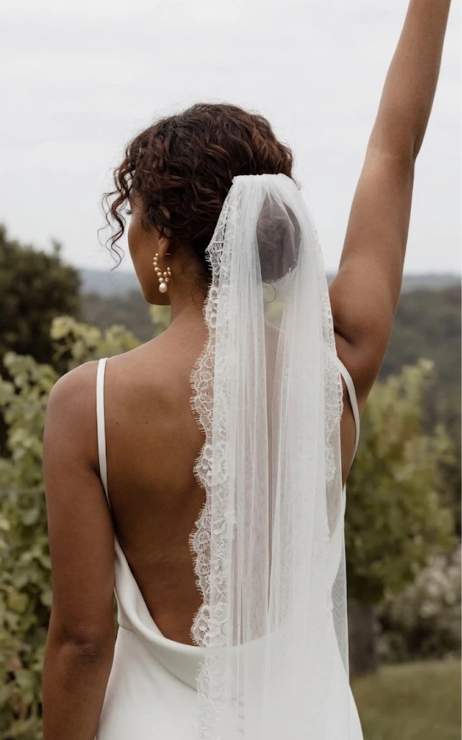 Lace fingertip veil